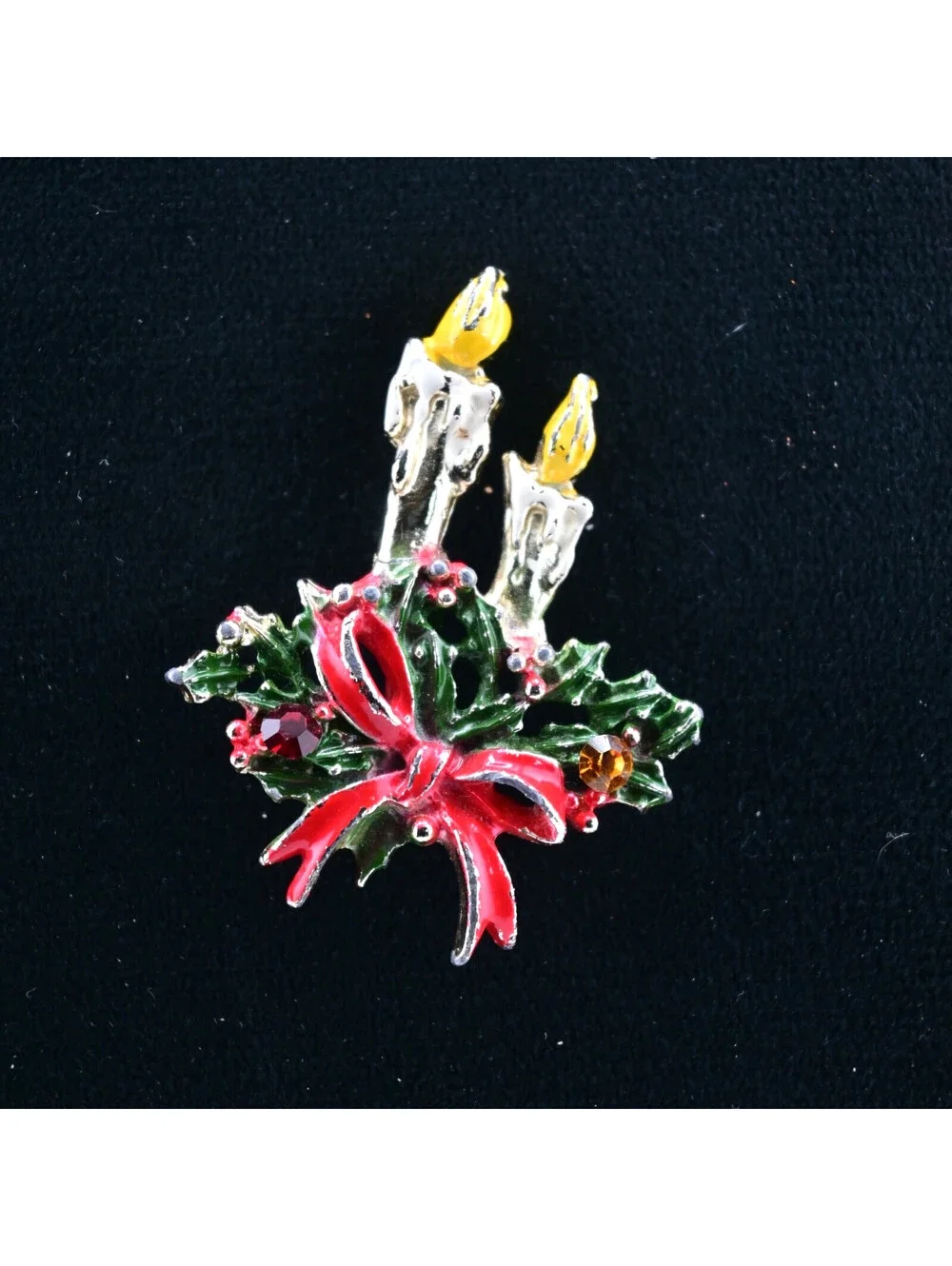 VTG Beautiful Dual Candle Red Bow on Green Wreath Christmas Brooch Enamel Pin